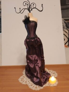 Source Unknown Purple Satin Dress Form Jewelry Organizer with Black Wire Tree